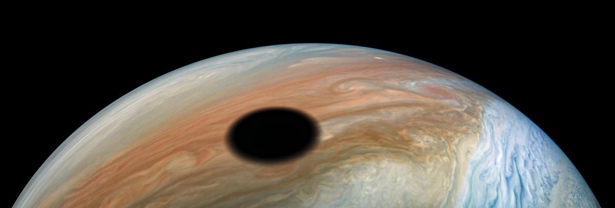 NASA показало фото сонячного затемнення на Юпітері